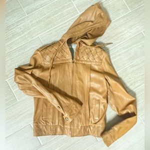 Mike & Chris BEAUTIFUL camel brown leather jacket. The details are insane!